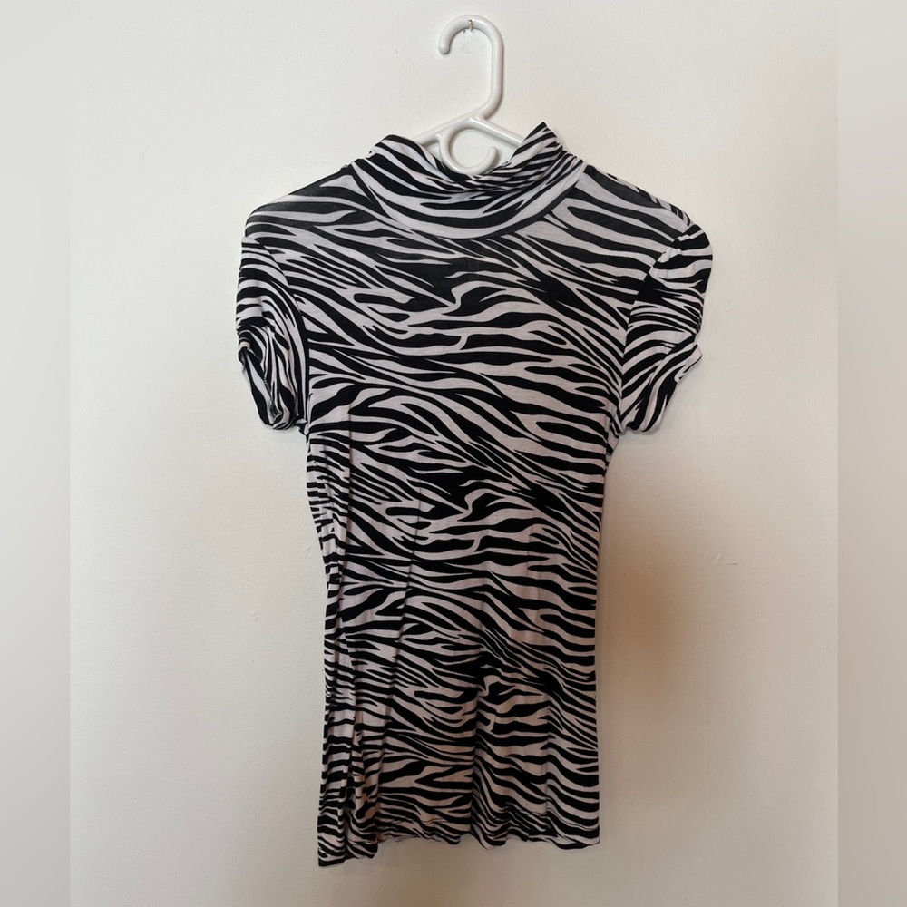 Short Sleeve Zebra Print Mock Neck Top